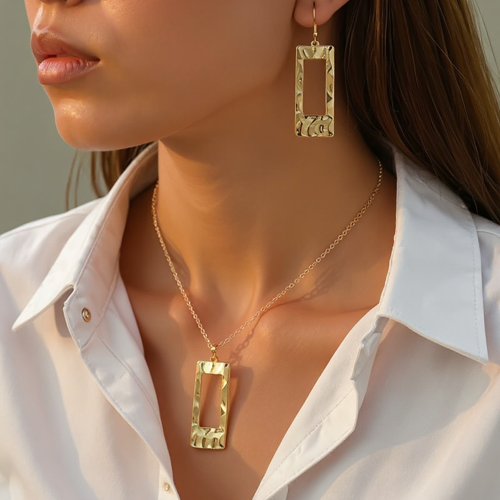 Solenne Gold Hammered Necklace Earrings Set - detail