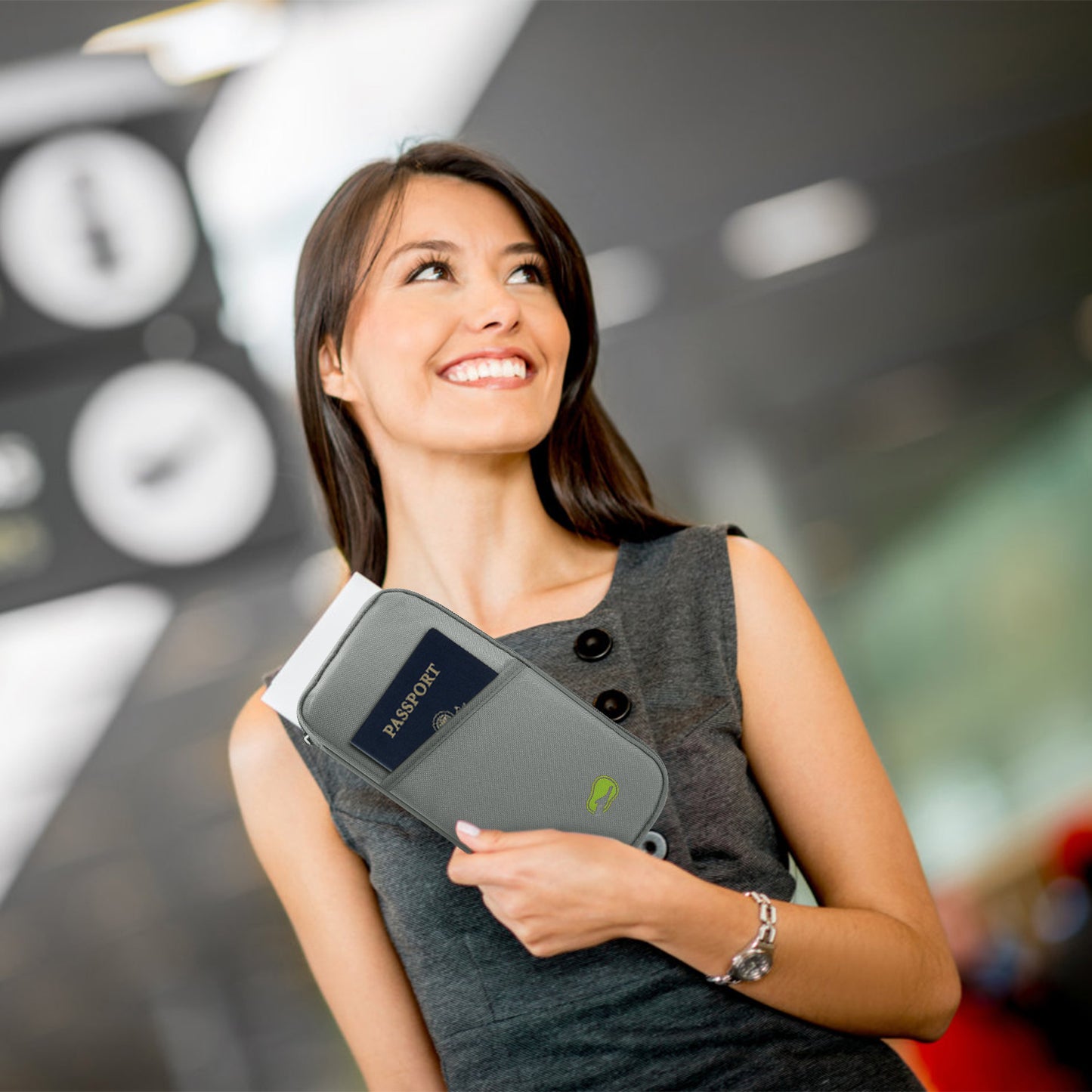 Travel passport and document wallet by Solenne, detail