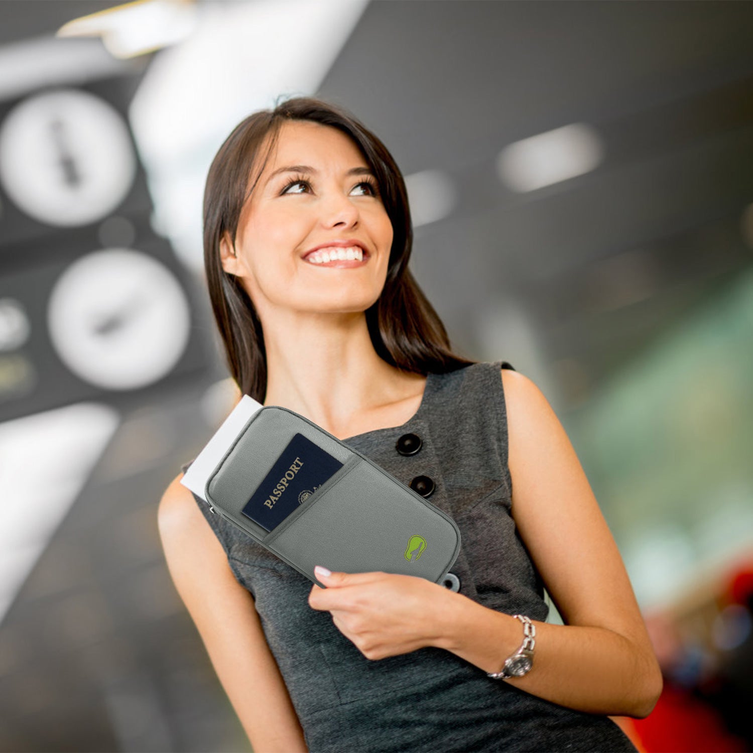 Travel passport and document wallet by Solenne, detail