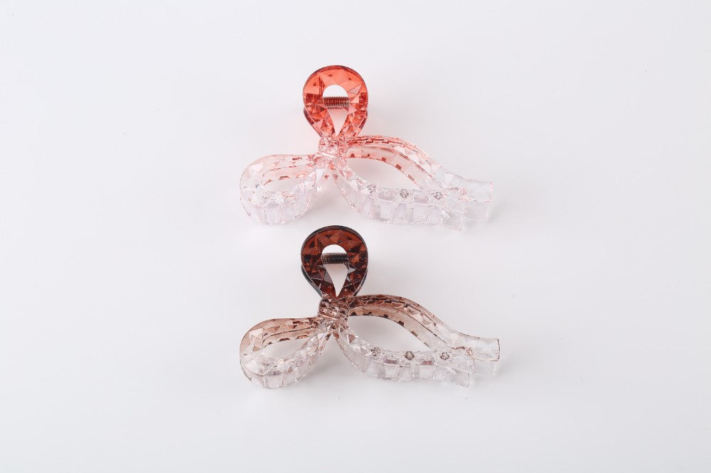 XL claw hair clip set by Solenne, styled